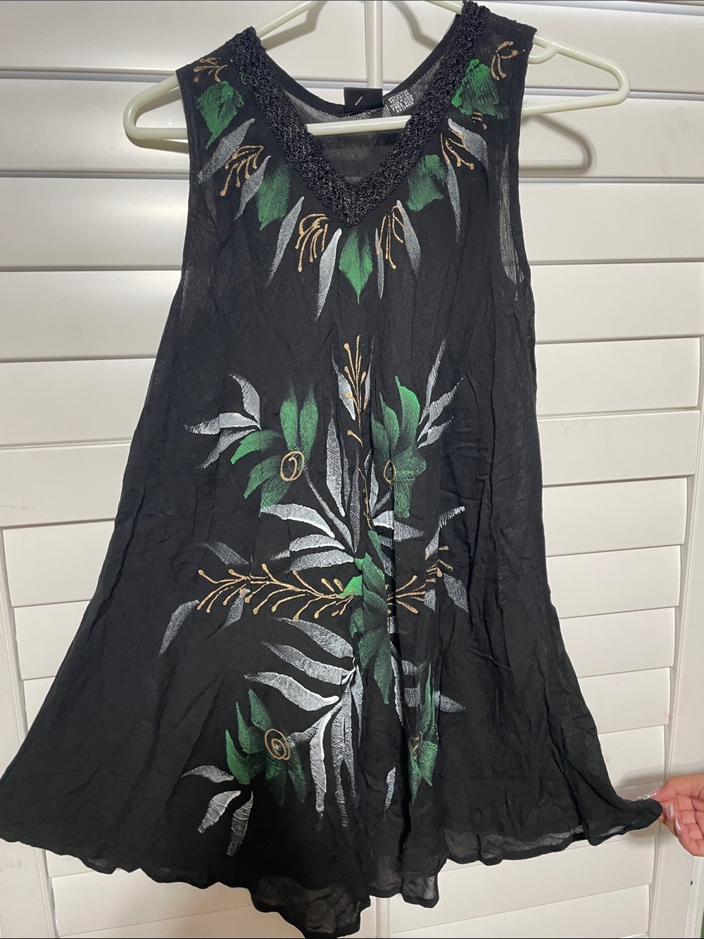 Sleeveless Black Floral-Print V-Neck Tunic